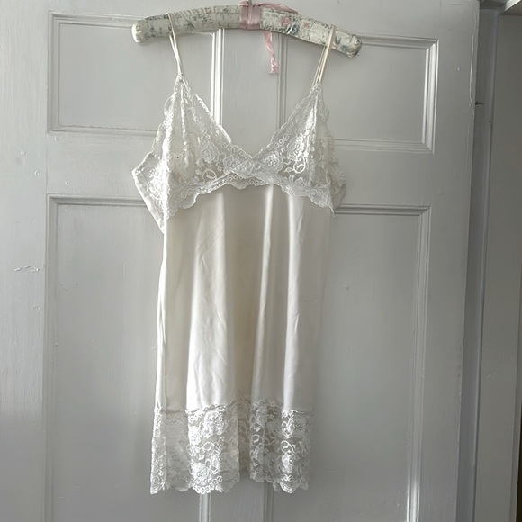 La vie en rose, lingerie night. White. Size large. - Picture 1 of 7
